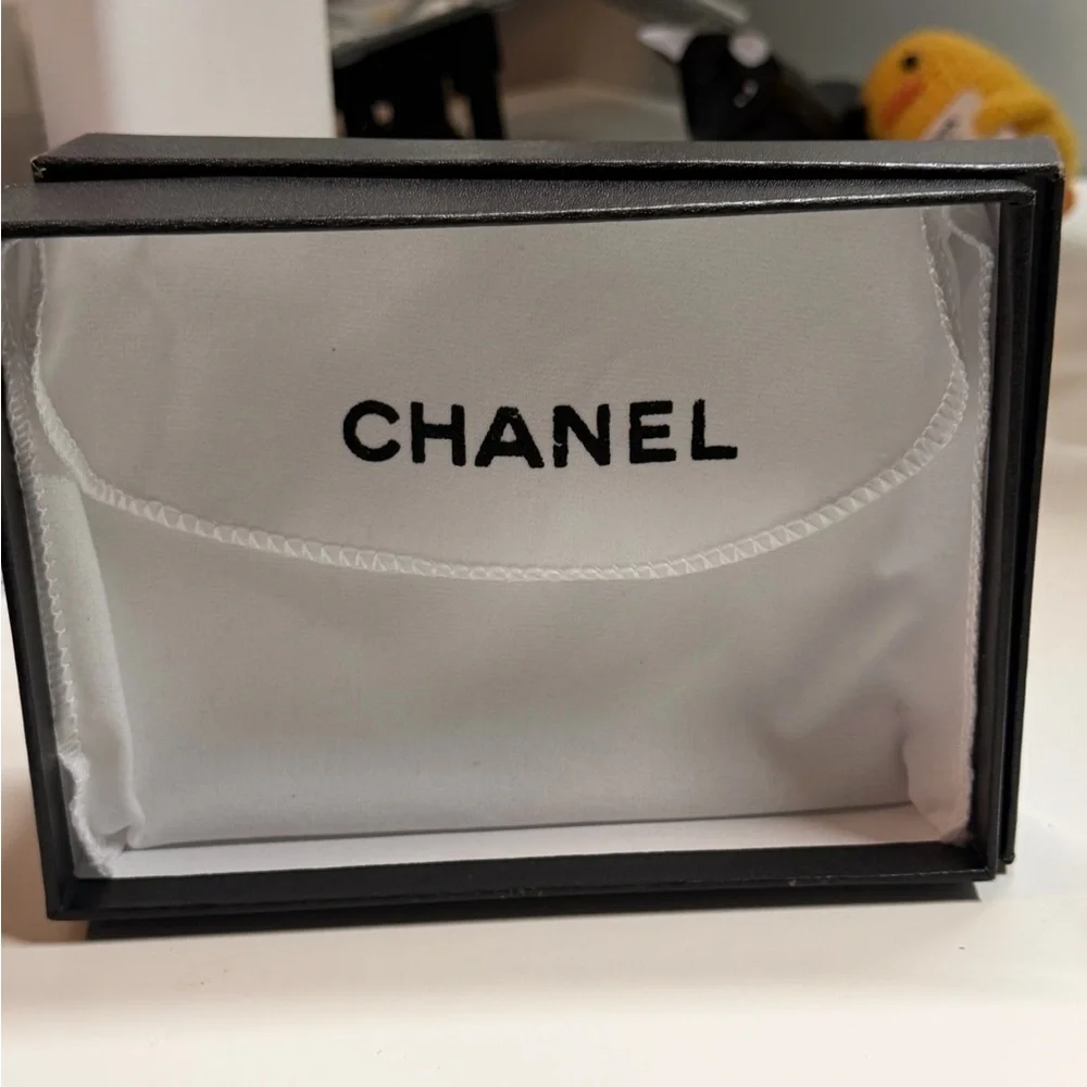 Vintage Chanel Black Cambon Quilted Leather Wallet with White CC Applique - Picture 3 of 6